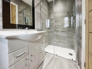 En-suite- click for photo gallery